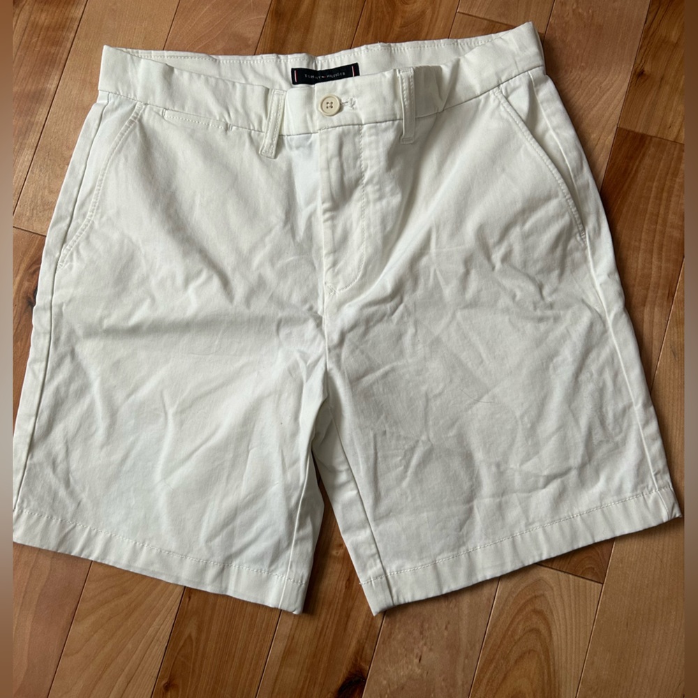 Tommy Hilfiger Ivory Shorts with Navy Accents